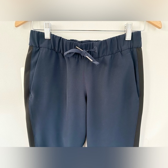 Lululemon On the Fly Woven Pant - Track Stripe | Size 4 - Picture 4 of 14